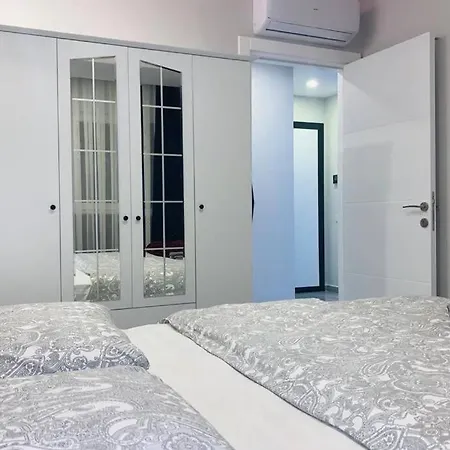 Apartament Luxury 1 1 Apartment, Gold Aura *